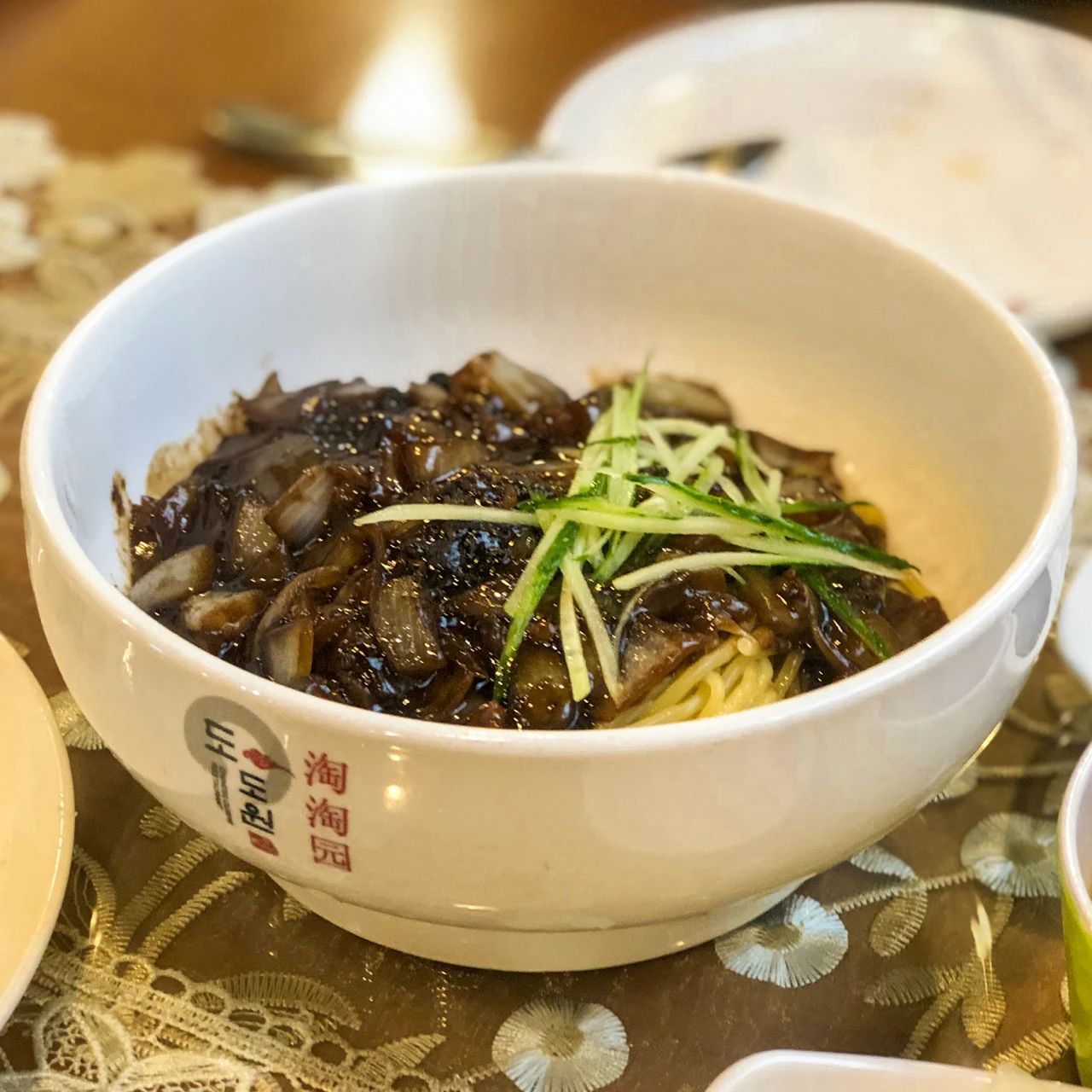 不出国就能吃到正宗韩料,不出国就能吃到正宗的韩国料理