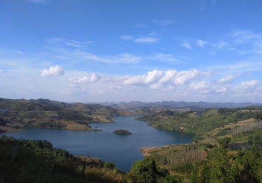 骑铃木uu125走川藏线的人多么,骑铃木uu去草原