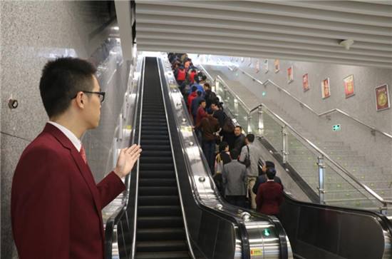 地铁工作很多人以为月入过万,地铁工资3000