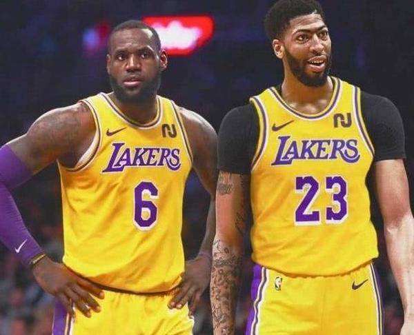 科怀伦纳德上场詹姆斯反应,科怀伦纳德终结了詹姆斯的三连冠