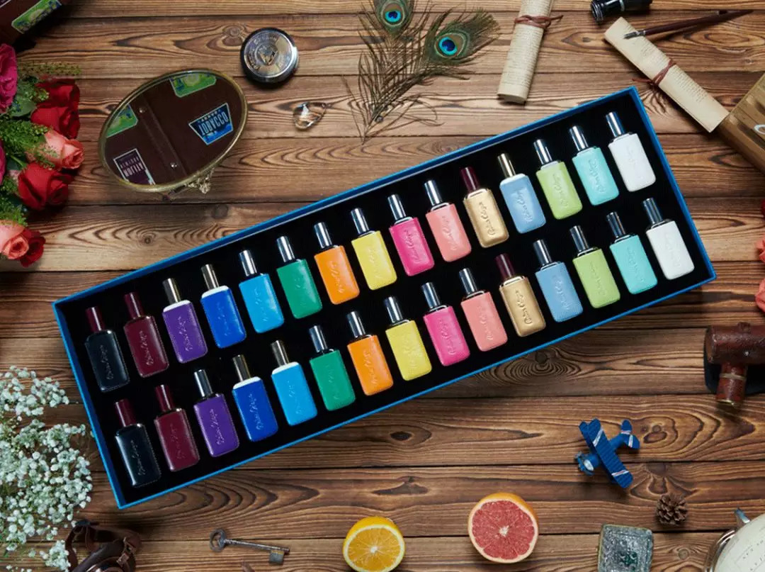 rihanna只靠副业微商赚6个亿,rihanna副业赚多少钱