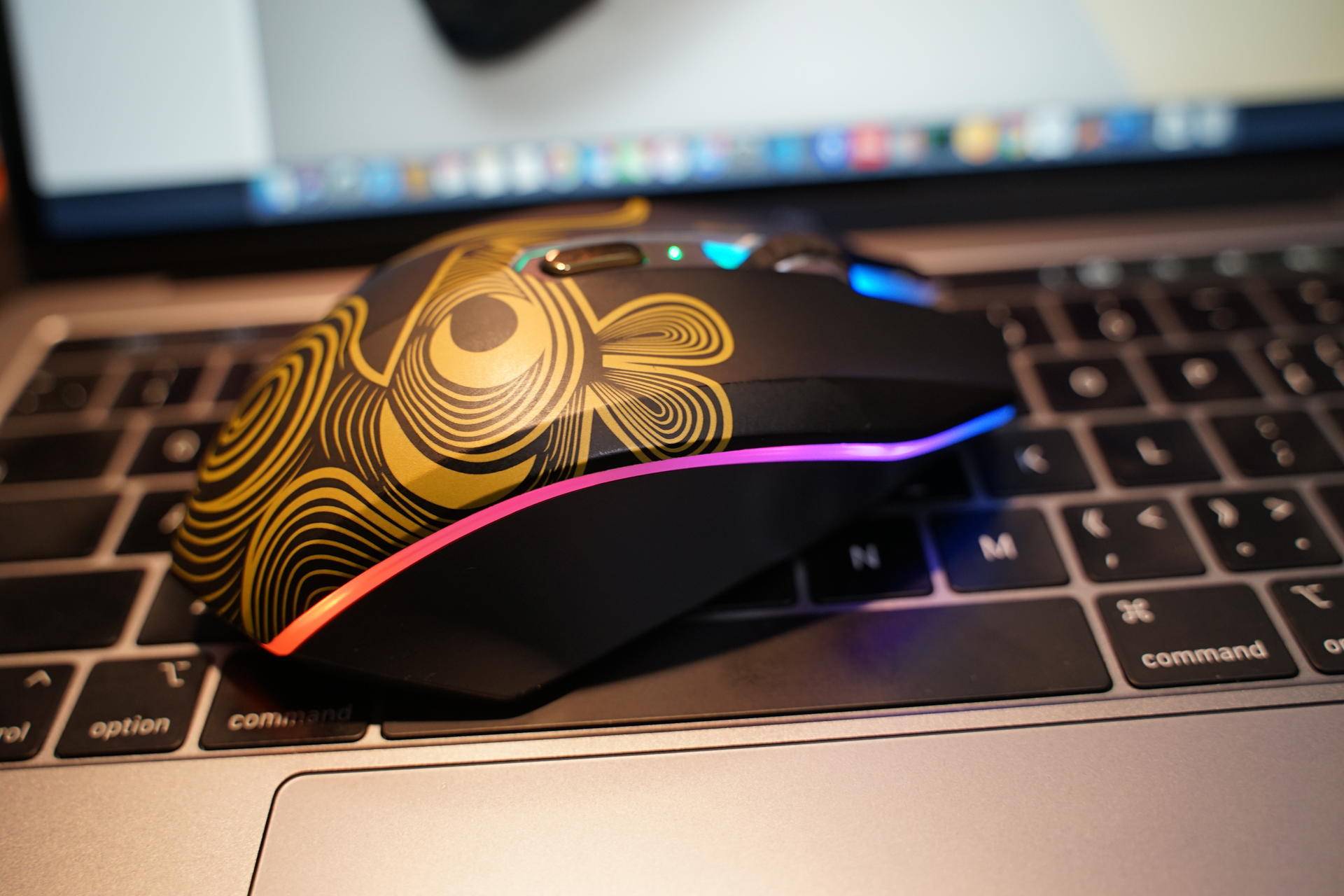 达尔优em910牧马人游戏鼠标怎么样,达尔优牧马人镜面版白色鼠标