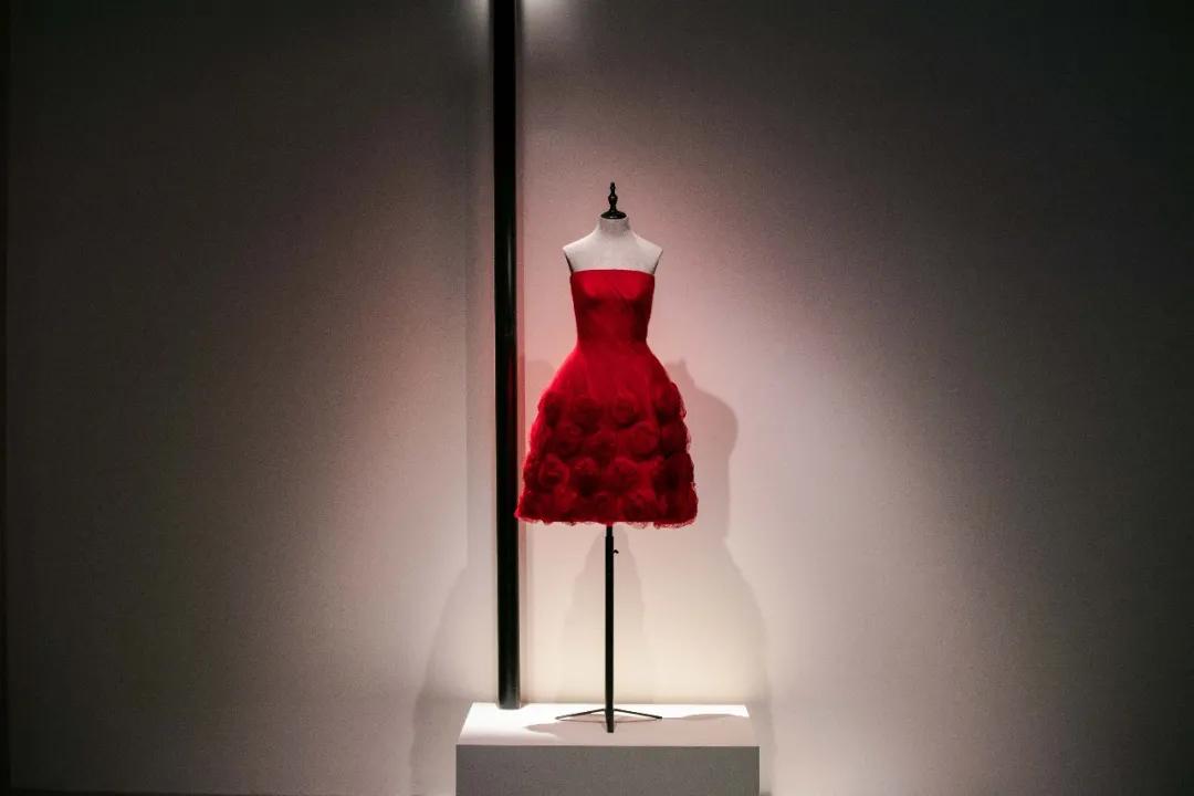 华伦天奴铆钉鞋绝美,华伦天奴绝美