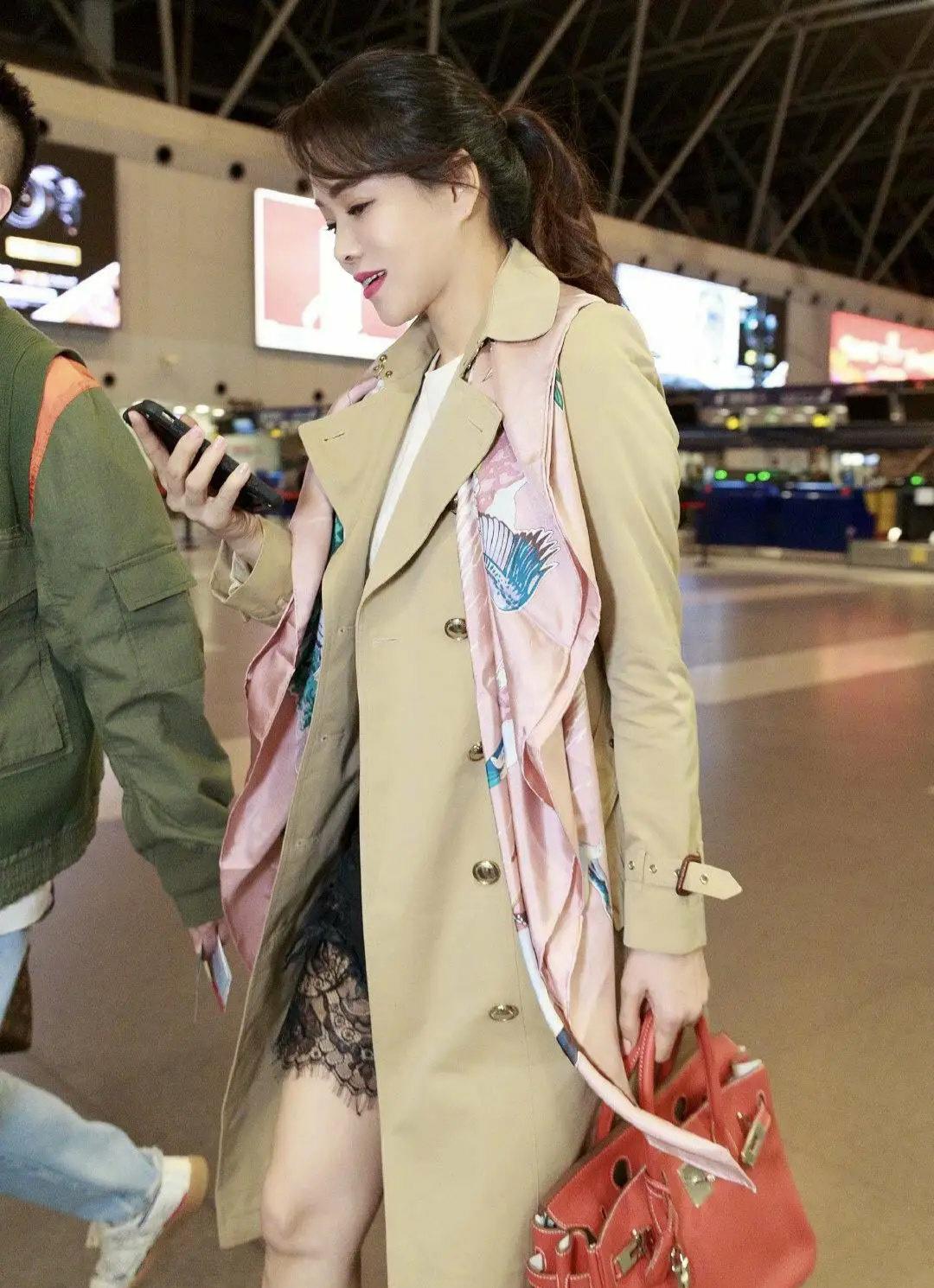 伊能静的穿搭也是非常的减龄的,伊能静减龄穿搭