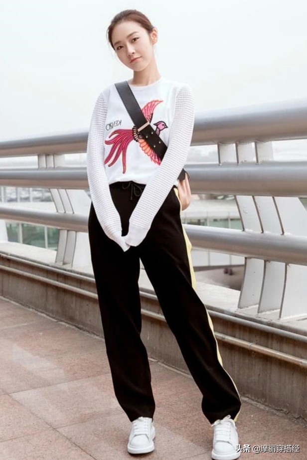 小白鞋不够靓?这4款裤子来加盟,打造“最强”的时尚阵容