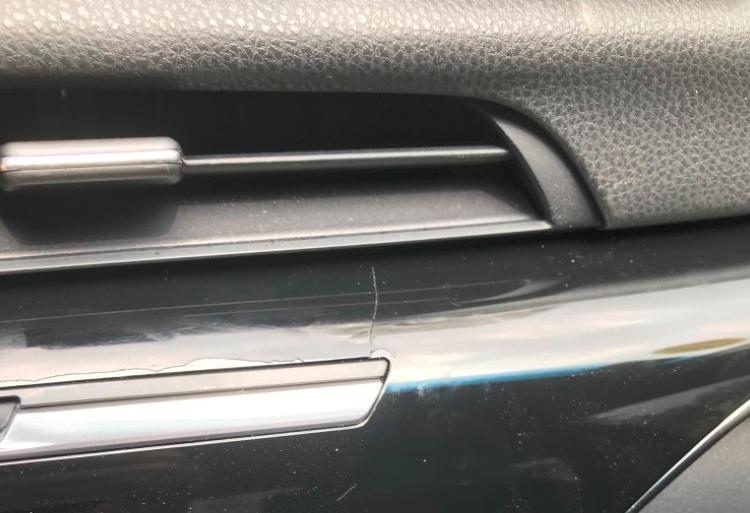 凯美瑞仪表台开裂免费更换,凯美瑞仪表台开裂照片