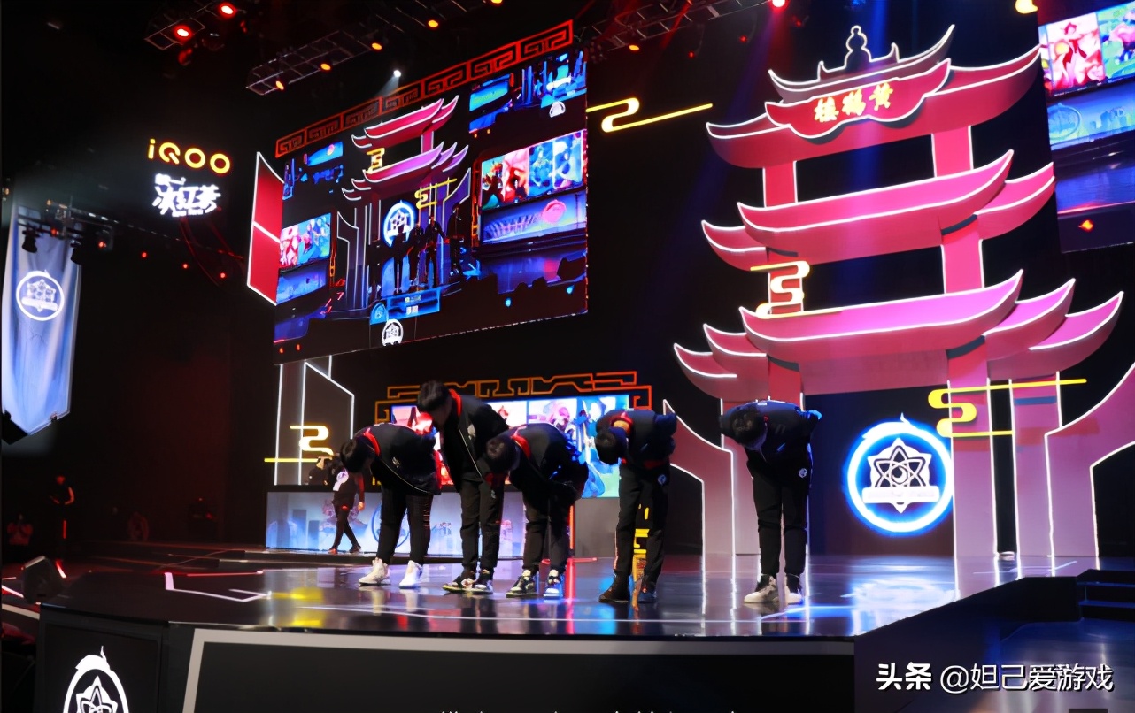 gk璁╀簩杩戒簩,gk璁╀笁杩戒簩鍚勭洿鎾棿鍙嶅簲