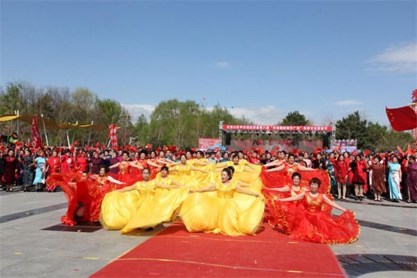 平庄城区街道第八届风筝文化旅游节隆重开幕