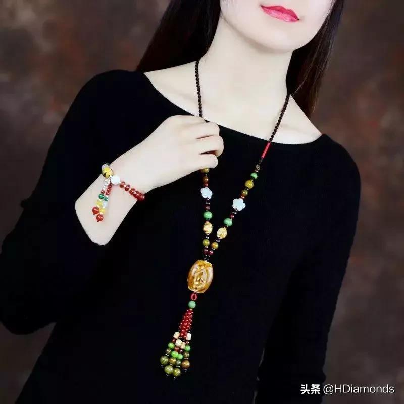 适合女生戴的毛衣链,毛衣链高级感叠戴