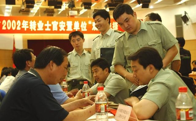 家庭不好上大学当兵是出路吗,高中生当兵有啥出路