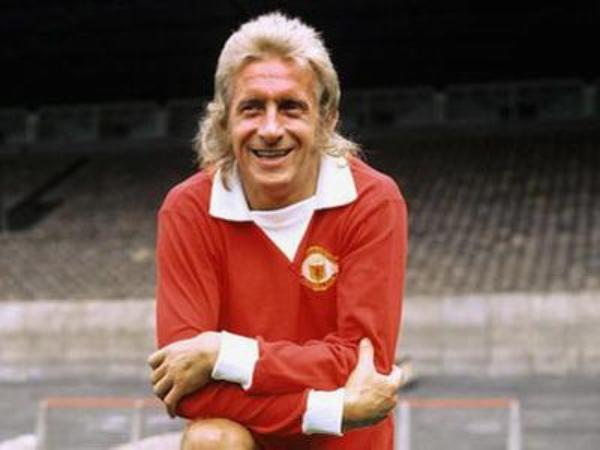 丹尼斯劳现身曼联看比赛,实况足球丹尼斯埃尔文曼联