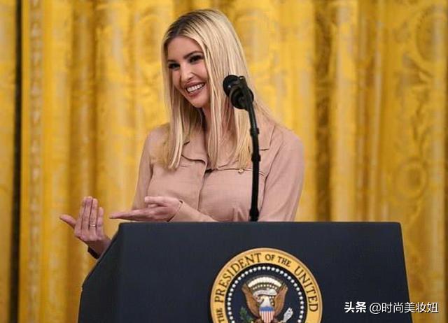 伊万卡最新亮相穿得太少女了 (伊万卡穿吊带紧身裙出席活动照片)