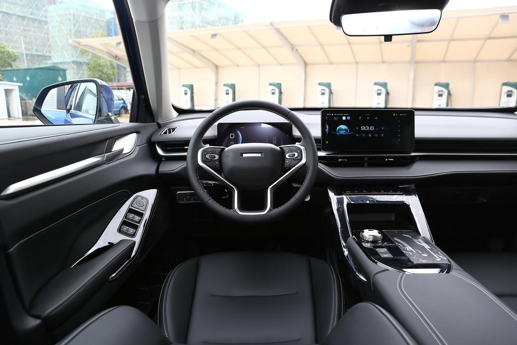 哈弗h6运动版贯穿式尾灯效果,哈佛h6运动版尾灯总成