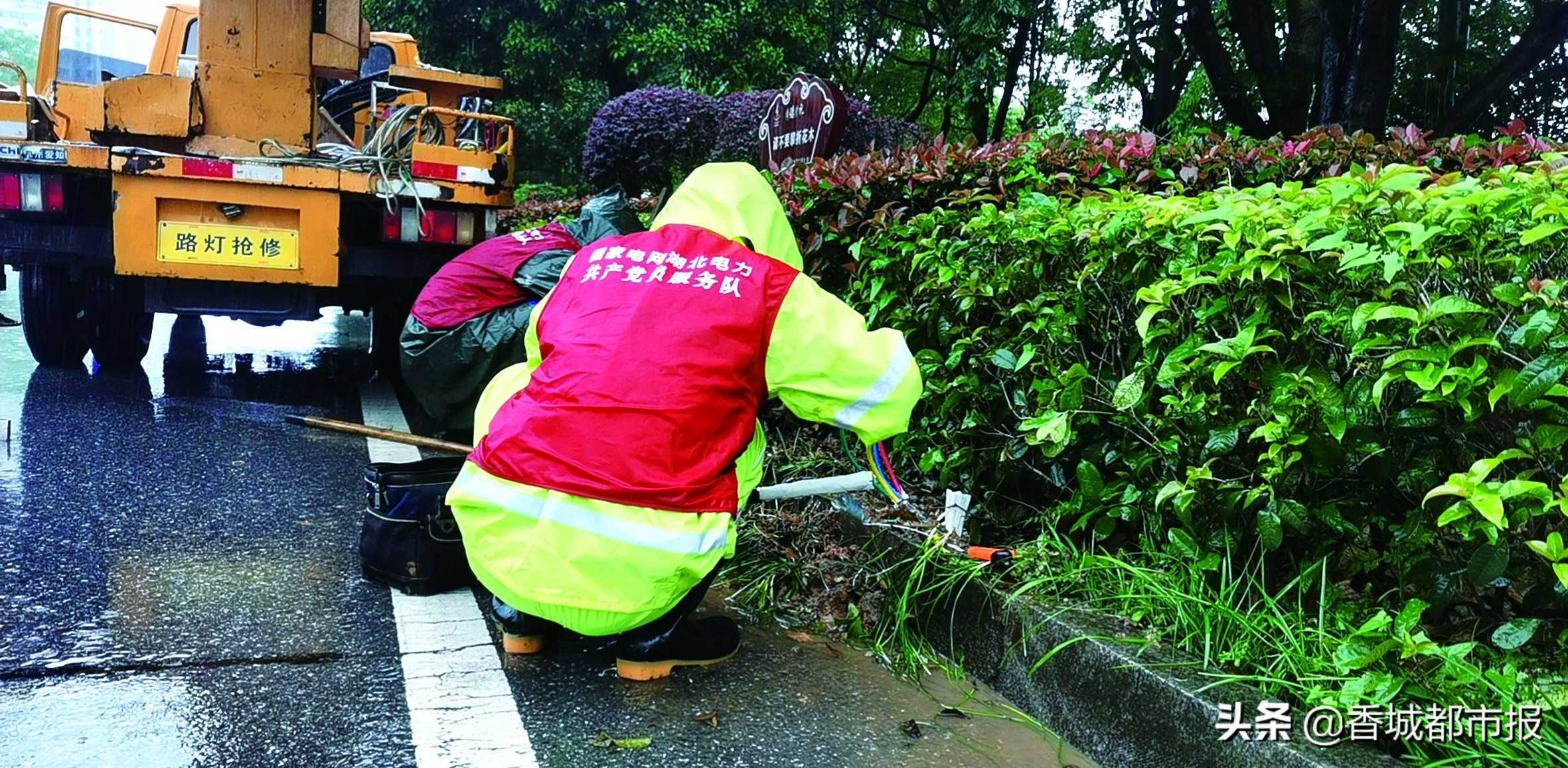 小路灯照亮大生活,小路灯照亮乡村幸福路