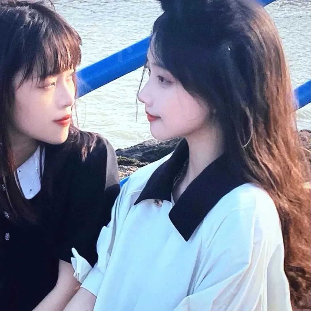 超好看的闺蜜头像一人一半真人,超好看的闺蜜头像动漫