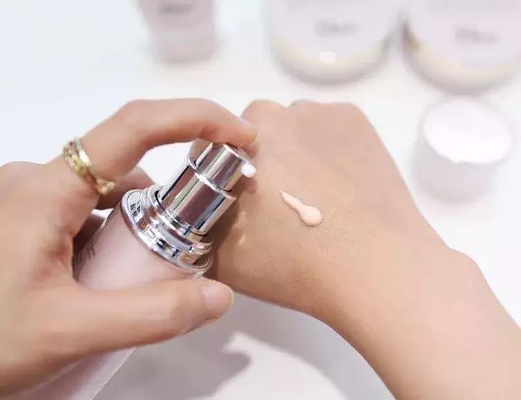 素颜霜懒人伪素颜提亮遮瑕,公认好用的5款素颜霜