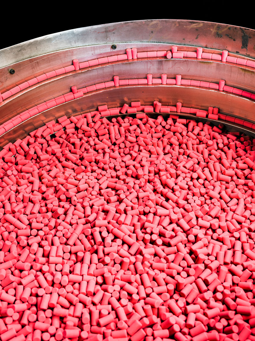 铅笔原来是这样做出来的,铅笔的制作过程是怎么样的