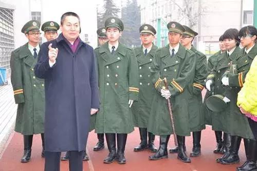 今天，是五星红旗的生日！这三人值得被铭记