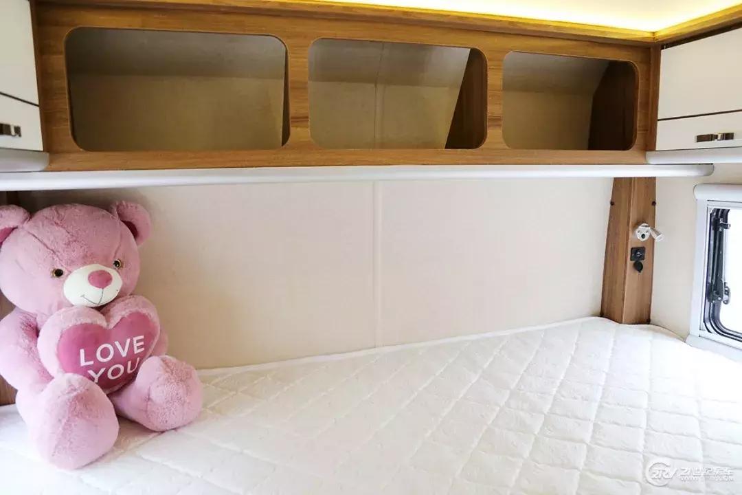 经济实用型7座4驱房车价位,b型房车u型会客区