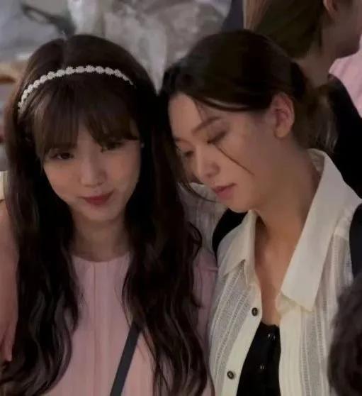 这个被嘲矮的超模火了！一脸硬伤，为啥还被Dior、Prada抢着宠？