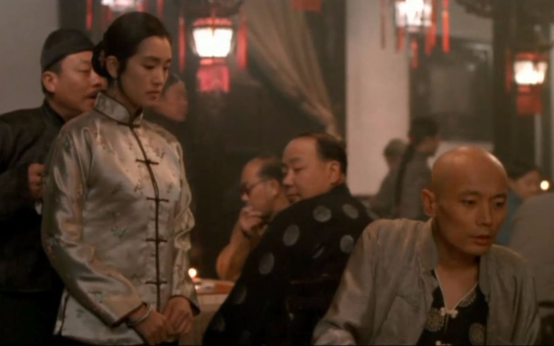 张艺谋拍活着余华赚了还是赔了,余华的哪部小说被张艺谋拍成电影