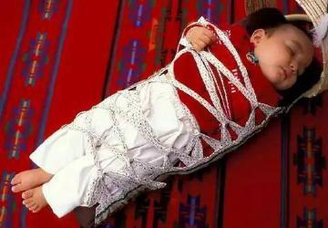 新生儿到底要不要蜡烛包,为什么宝宝不能包蜡烛包