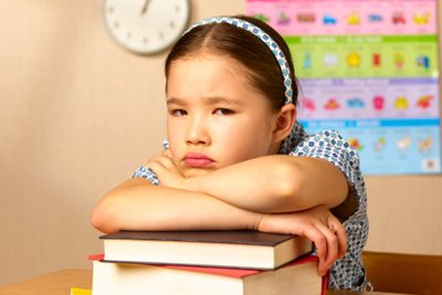 孩子爱管闲事怎么教育故事,怎么改掉孩子爱管闲事的毛病