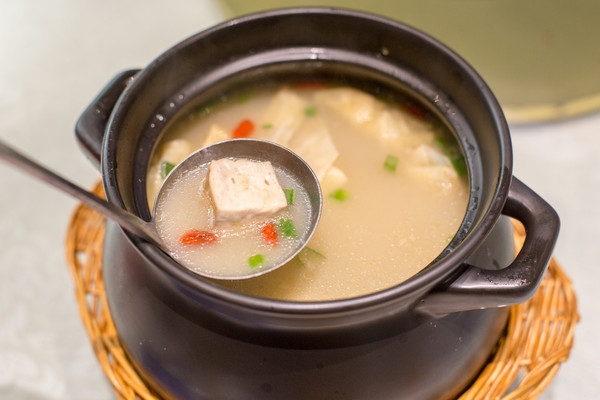 深藏在森林之中的温泉酒店,周末度假的好地方