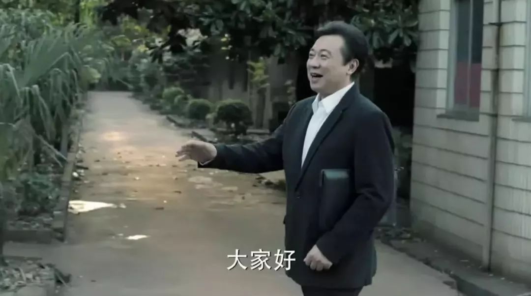 中国人为什么喜欢夹包,老外学中国人夹包