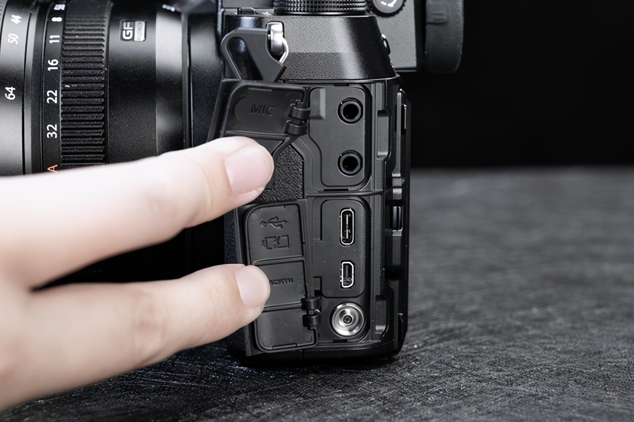 富士gfx50sii视频测试,一亿像素富士gfx100s高感