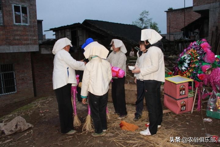 送葬的十大规矩,送葬原路返回去什么意思