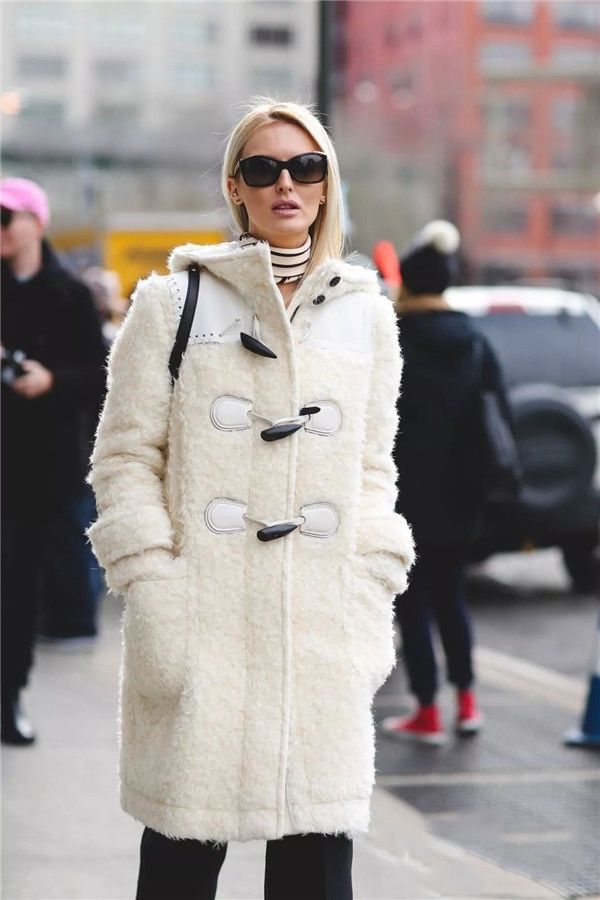 短丝巾搭配衬衫及职业装系法大全,女士黑色衬衣职业装配什么丝巾