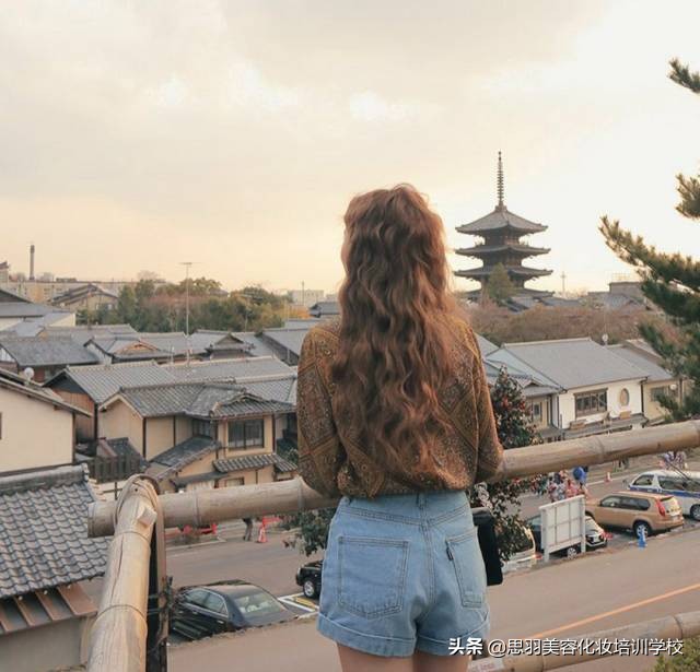 瘦长脸适合丸子头的发型,2021最洋气的减龄发型圆脸丸子头