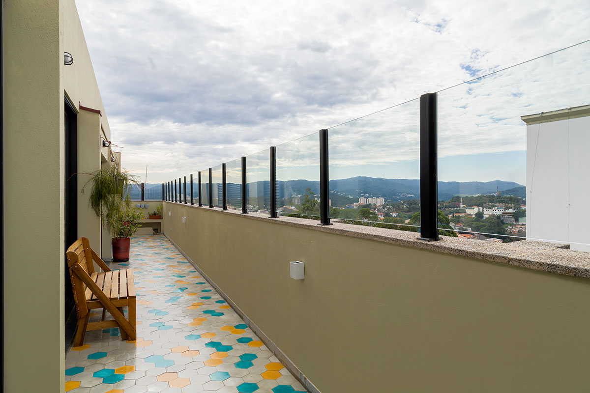 趁阳台装修,多砌个烧烤灶台,国外物业都不管管么?搁国内早拆了