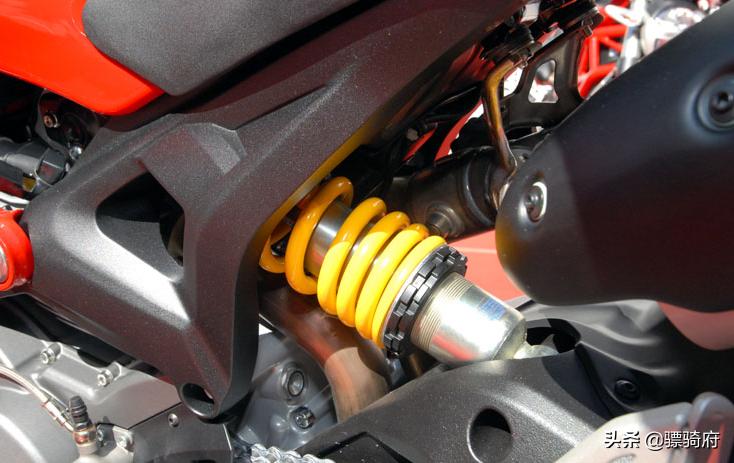 杜卡迪monster796深度评测,杜卡迪新monster和821对比