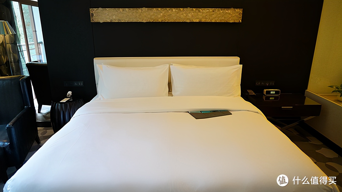 闅愪簬灞辨捣,闅愪簬灞辨捣涔嬮棿