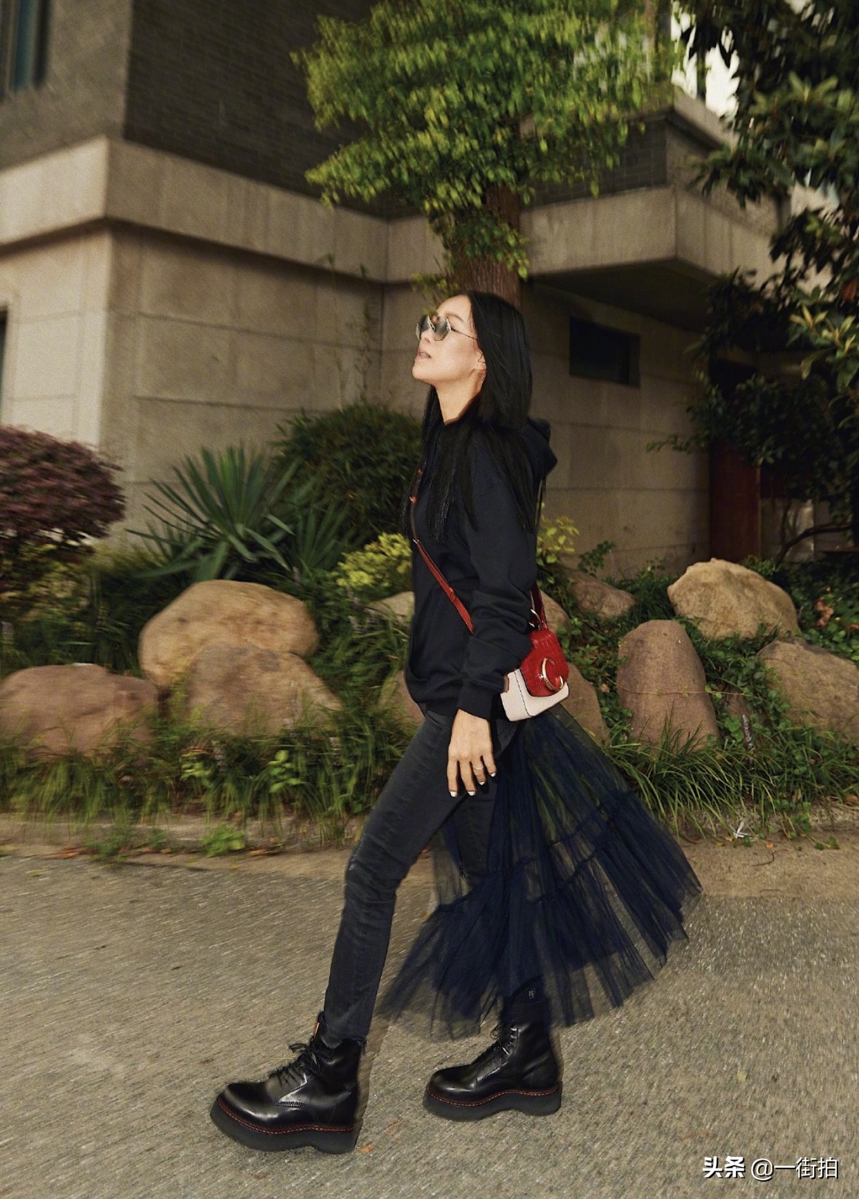 那英现在素颜近照曝光,歌坛一姐那英一笑而过