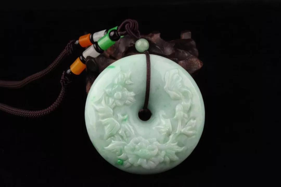 一颗平安扣配3颗珍珠,一枚平安扣和一颗珠子