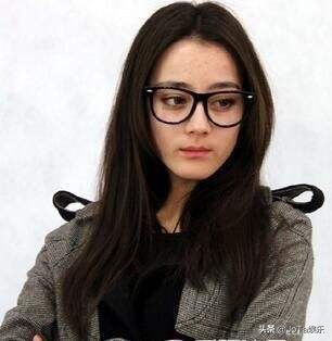 郑爽、刘诗诗、迪丽热巴等女星戴眼镜——这就是明星跟素人的差别