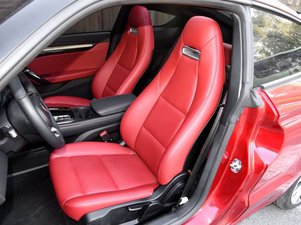 零跑s01轿跑车型中的悍将,颜值不输百万跑车的零跑s01