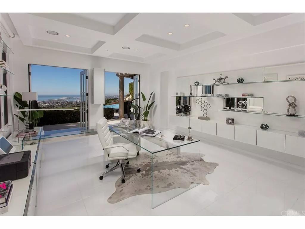 开车进故宫空姐被扒！溥仪都要买票，特朗普也须步行，你凭啥？