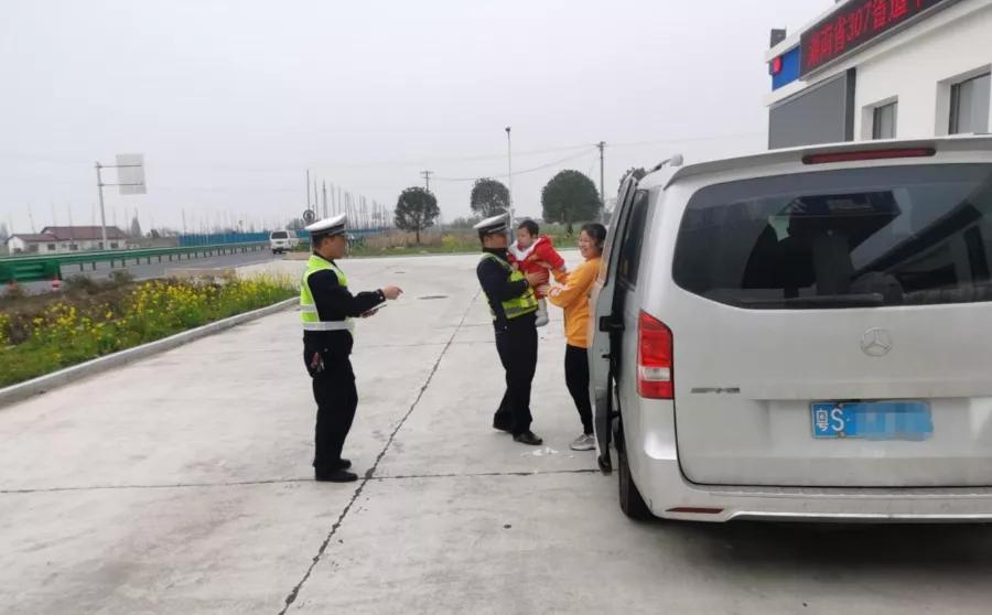 地铁一线员工春节坚守岗位敬业福,最美敬业福