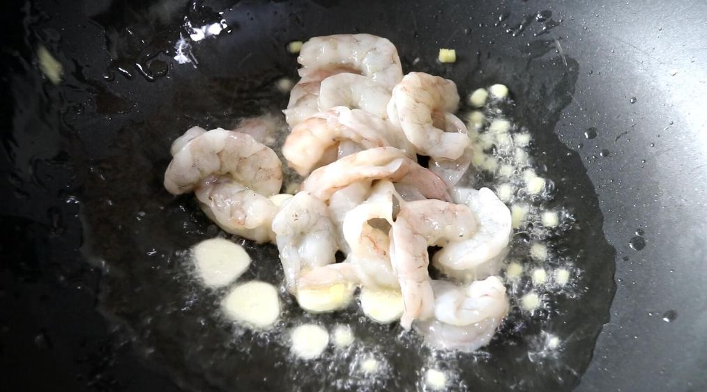 莴笋西葫芦尖椒和虾仁能一起炒,莴笋炒山药虾仁的家常做法视频