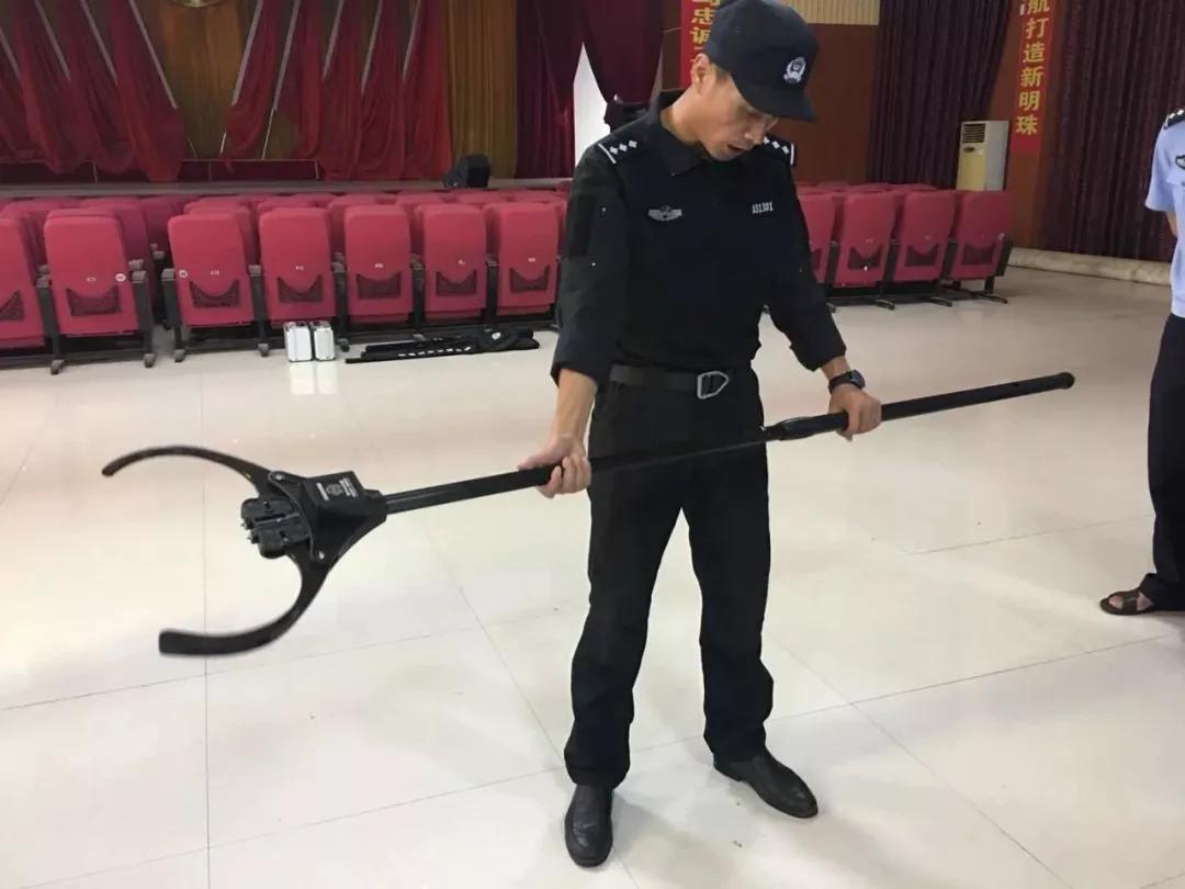 从特警到交警身份转变,朱寅生警察