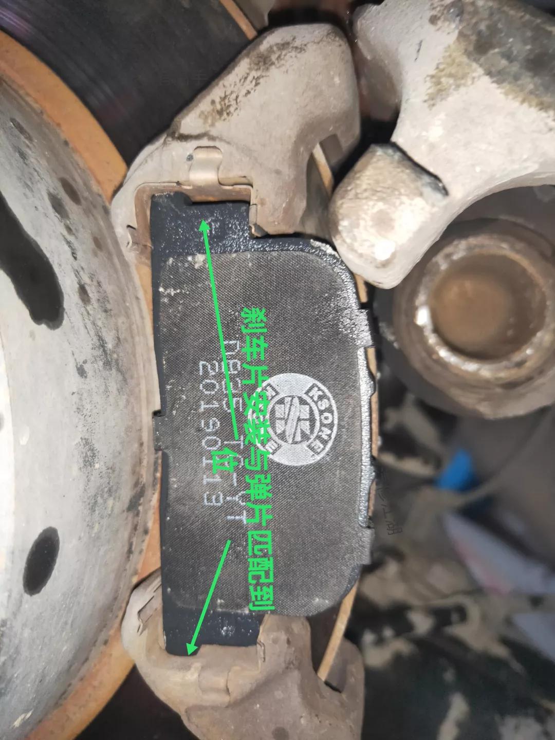 比亚迪f3更换后轮毂刹车片方法,2013丰田花冠后刹车片怎么拆