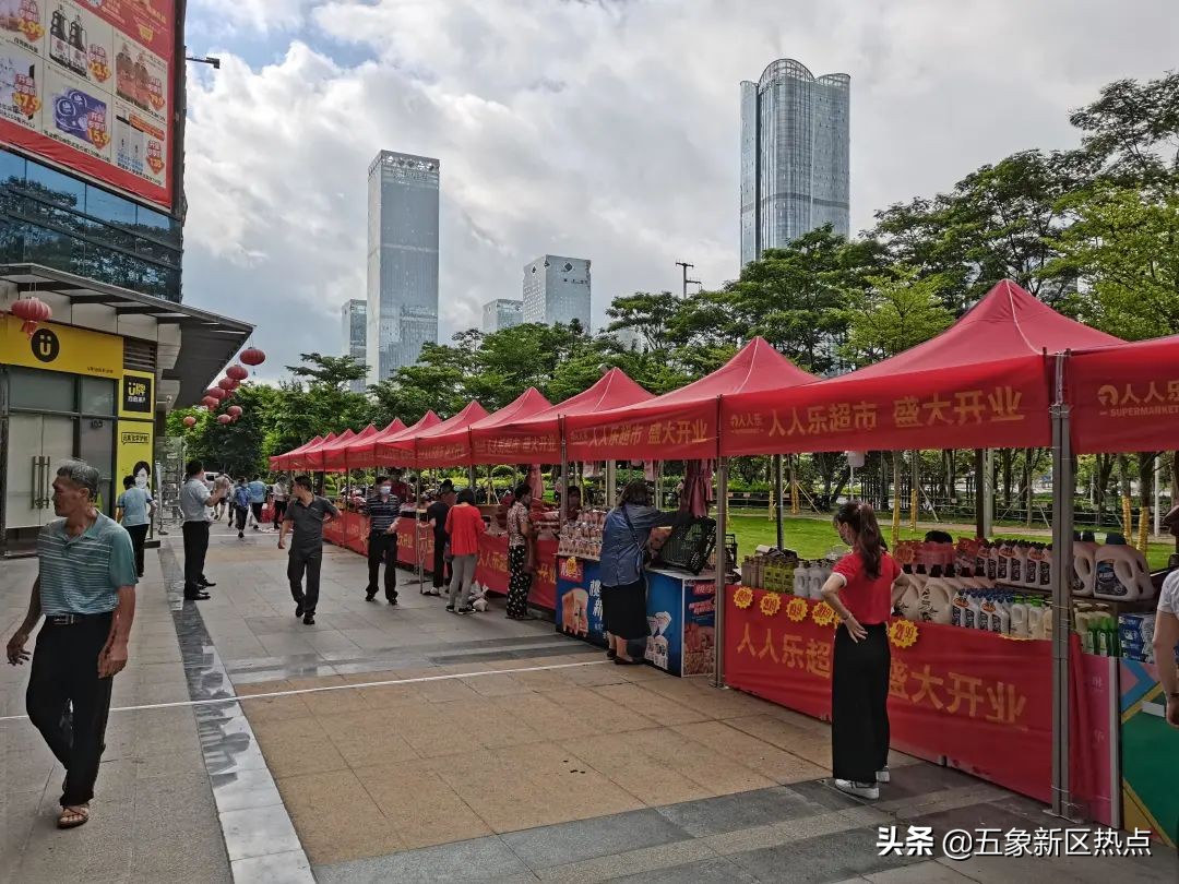 五象新区，一大型连锁超市，今日开业