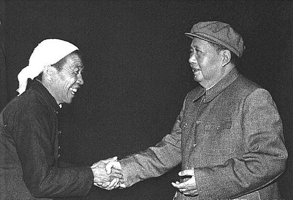 毛主席为什么能够深受广大群众无比崇敬和热爱？八大崇高境界！