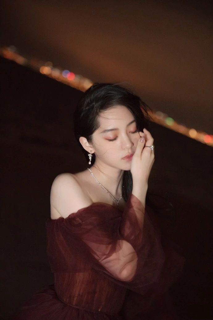 欧阳娜娜像早期娜扎,欧阳娜娜以前和现在妆容