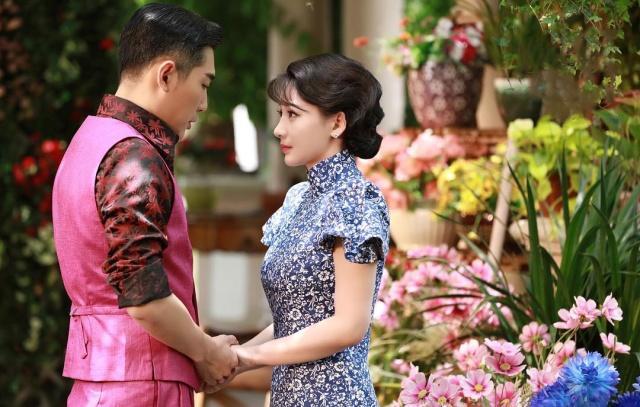 柳岩穿白色蕾丝旗袍的照片,柳岩真的很美吗