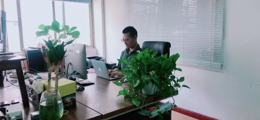 淘宝上卖翘臀裤的男卖家，帮5万女人实现“丰臀”梦